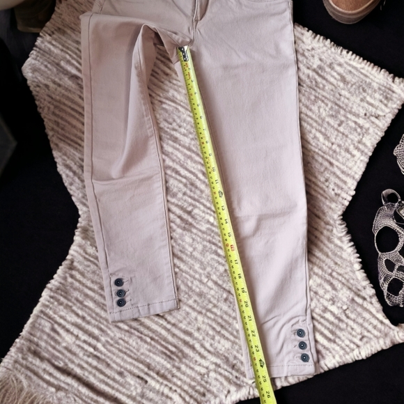 Suko Jeans Lift, Slim & Shape Form Fitting Cropped Pants - Picture 5 of 8